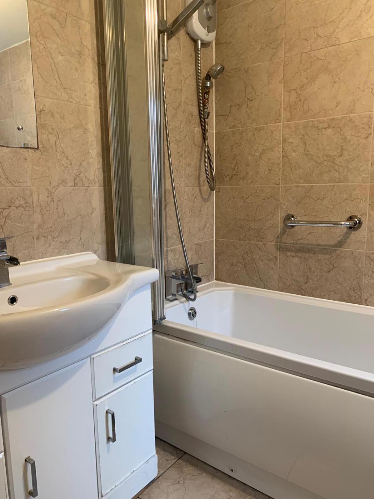 4 Bedroom House In Lenton Appartement