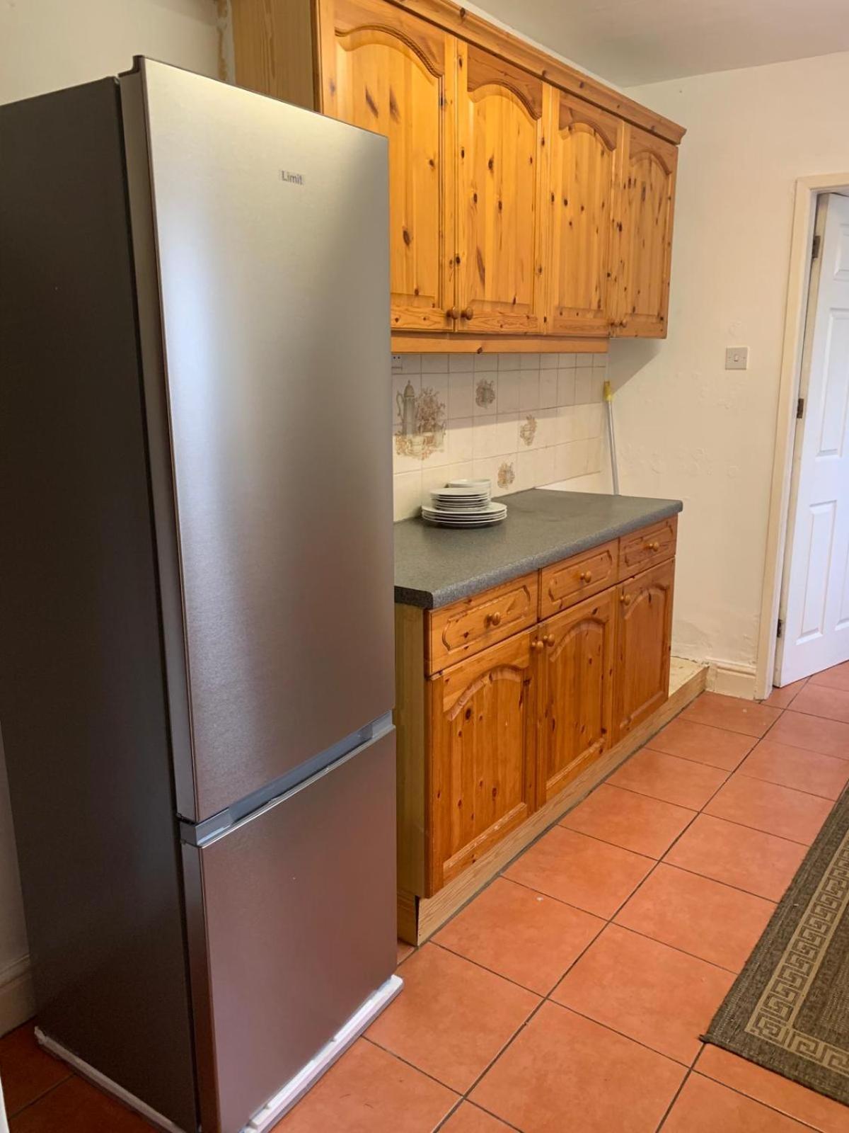 4 Bedroom House In Lenton Appartement *