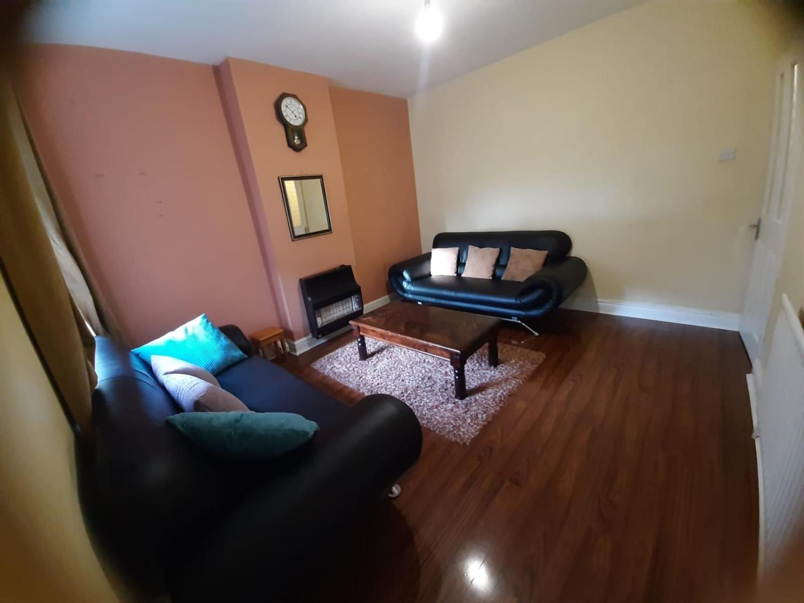 4 Bedroom House In Lenton Appartement